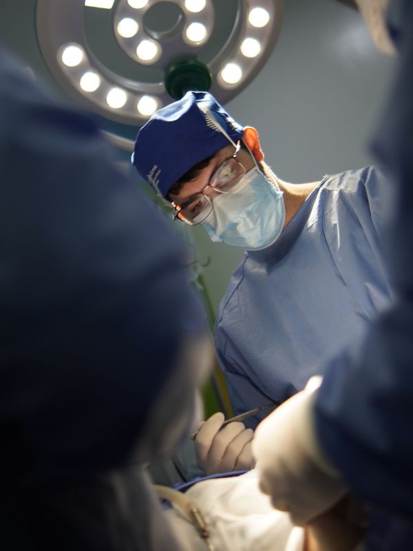 Dr. Bruno Gomes — Cirurgião Bucomaxilofacial